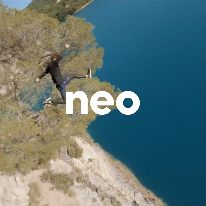 Ces amis pratiquent le cliff diving, des plongeons spectaculaires du haut des falaises