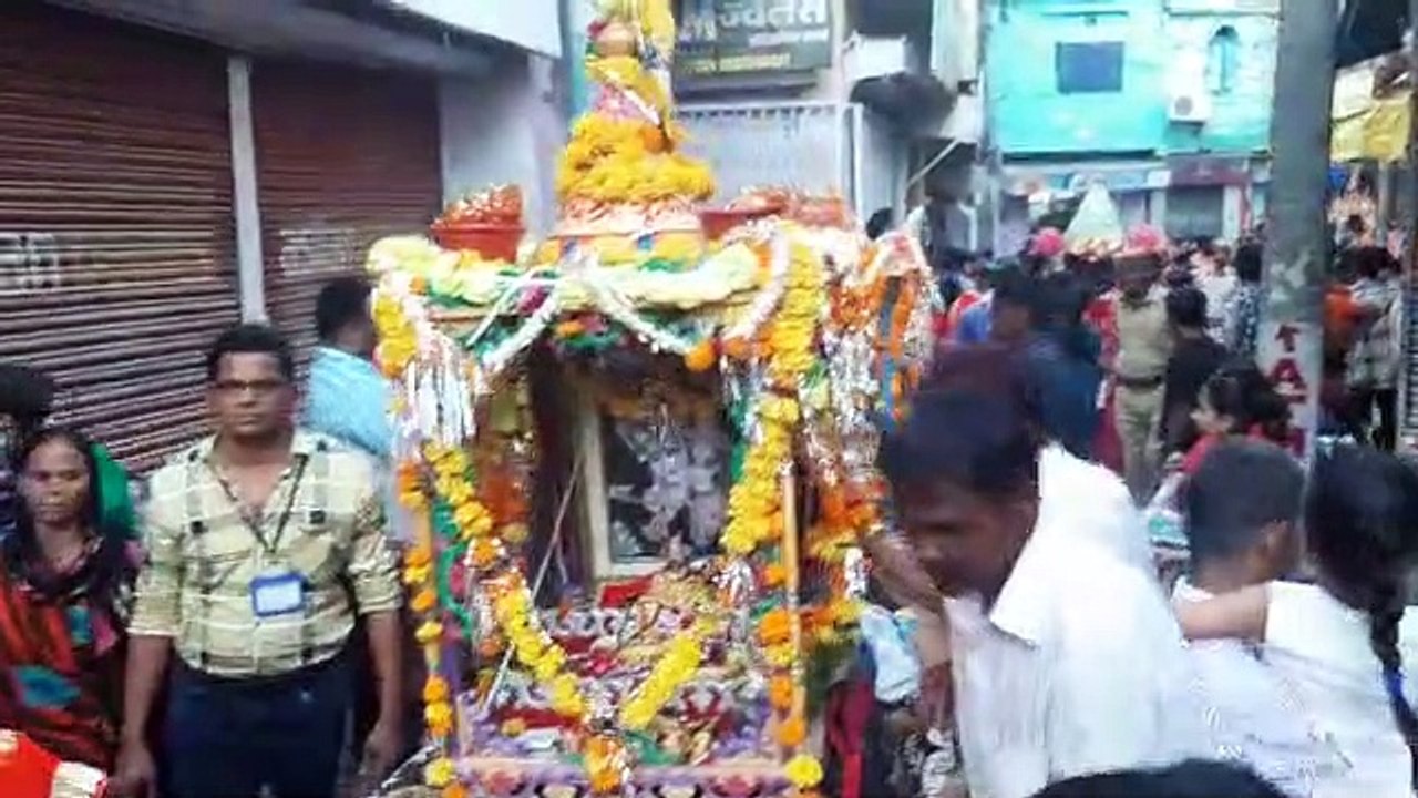 ठाठ से निकली ठाकुरजी की सवारी, अखाडों का रहा रोमांच