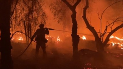 Скачать видео: Los incendios en California dejan al menos 4 muertos y decenas de evacuados