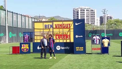 Lo mejor de la presentación de Héctor Bellerín como nuevo jugador del Barça / CULEMANÍA