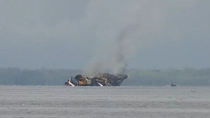 Se incendió el barco que fue sorprendido pescando delfines en Buenaventura