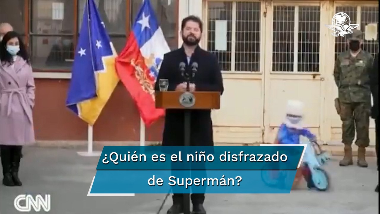 Niño en triciclo se roba conferencia de prensa de Gabriel Boric en Chile