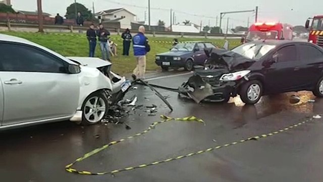 Forte colisão frontal deixa feridos na marginal da PRc-467