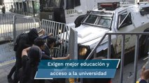 Estudiantes se enfrentan a militares en Chile