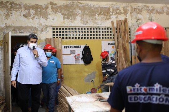 Presidente Maduro supervisa avance de las Bricomiles en la U.E. Gabriela Mistral del 23 de Enero