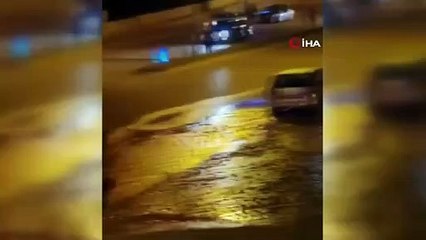 Suyu hattı patladı, sular 2'nci kata kadar fışkırdı