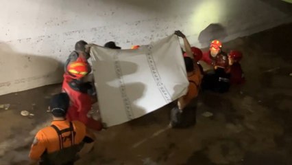 Mueren 7 personas en un aparcamiento inundado por un tifón en Corea del Sur