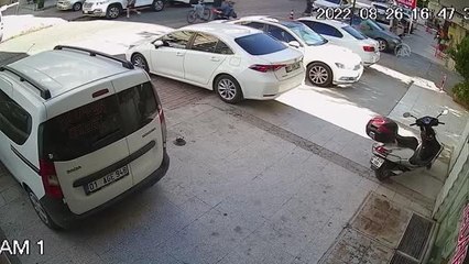 Üç kişinin cep telefonlarını çalan 2 kapkaç zanlısı tutuklandı