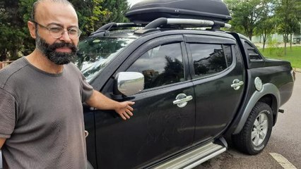 Hayvansever akademisyeni, aracına 'Yemek dökme son uyarı' yazıp tehdit ettiler