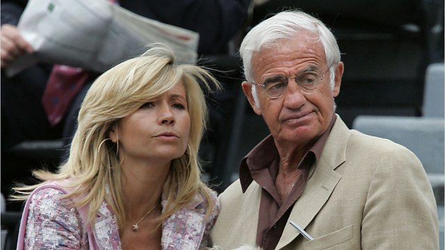 GALA VIDÉO - Natty bouleversée par l’anniversaire de la mort de Jean-Paul Belmondo : “20 ans d’amour, ça ne s’efface pas comme ça…”