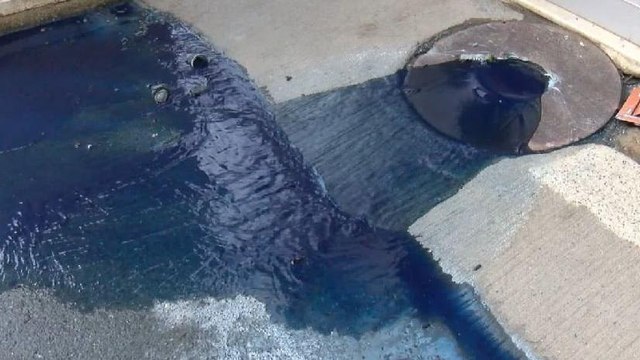 Rögardan akan mavi su dükkanları bastı