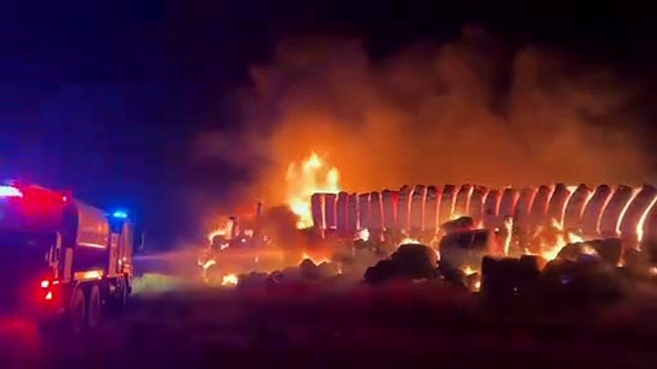 Cotton road train fire at Hay South