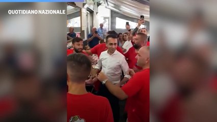 Napoli, Luigi Di Maio balla Dirty Dancing coi camerieri