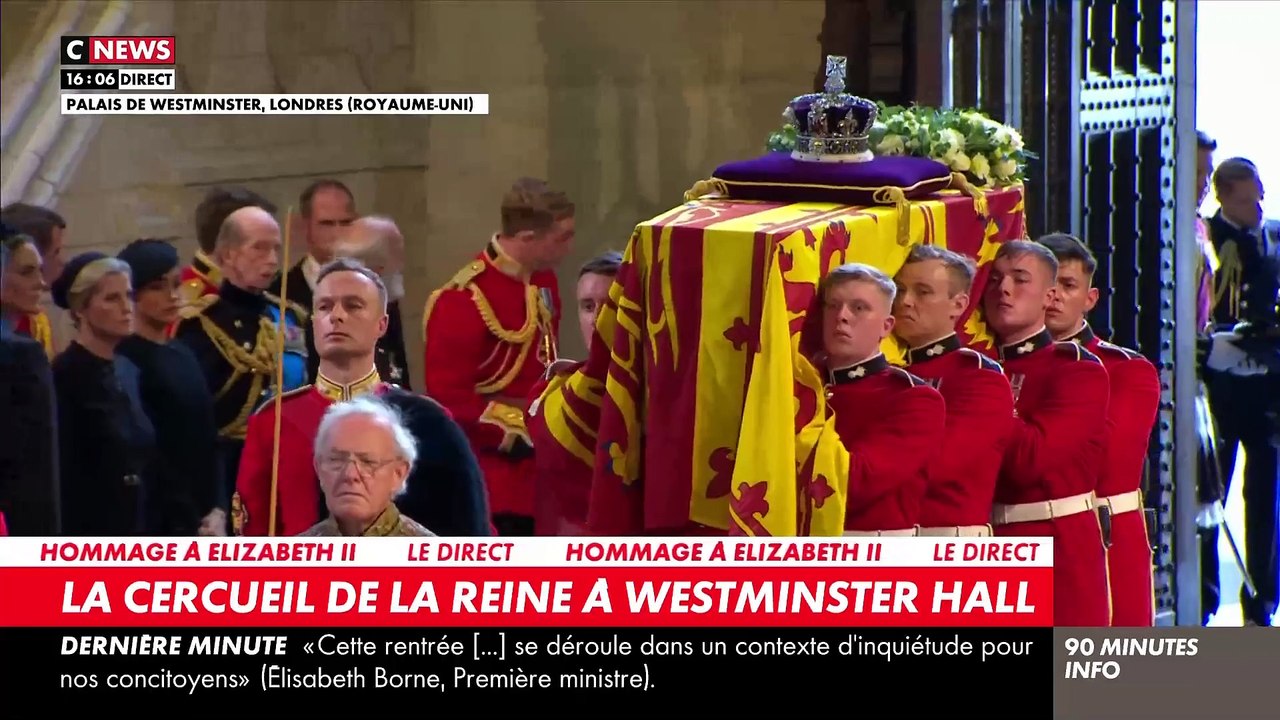 Mort d'Elizabeth II: Regardez le moment bouleversant de l'entrée du cercueil de la reine à Westminster Hall, suivi par la famille royale, avec la musique funèbre qui raisonne, et les gardes royaux