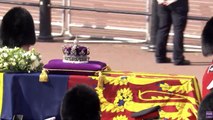 La Familia Real al completo acompaña el cortejo fúnebre de Isabel II hasta Westminster