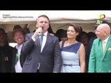 Após beijar Michelle, Bolsonaro puxa coro de 