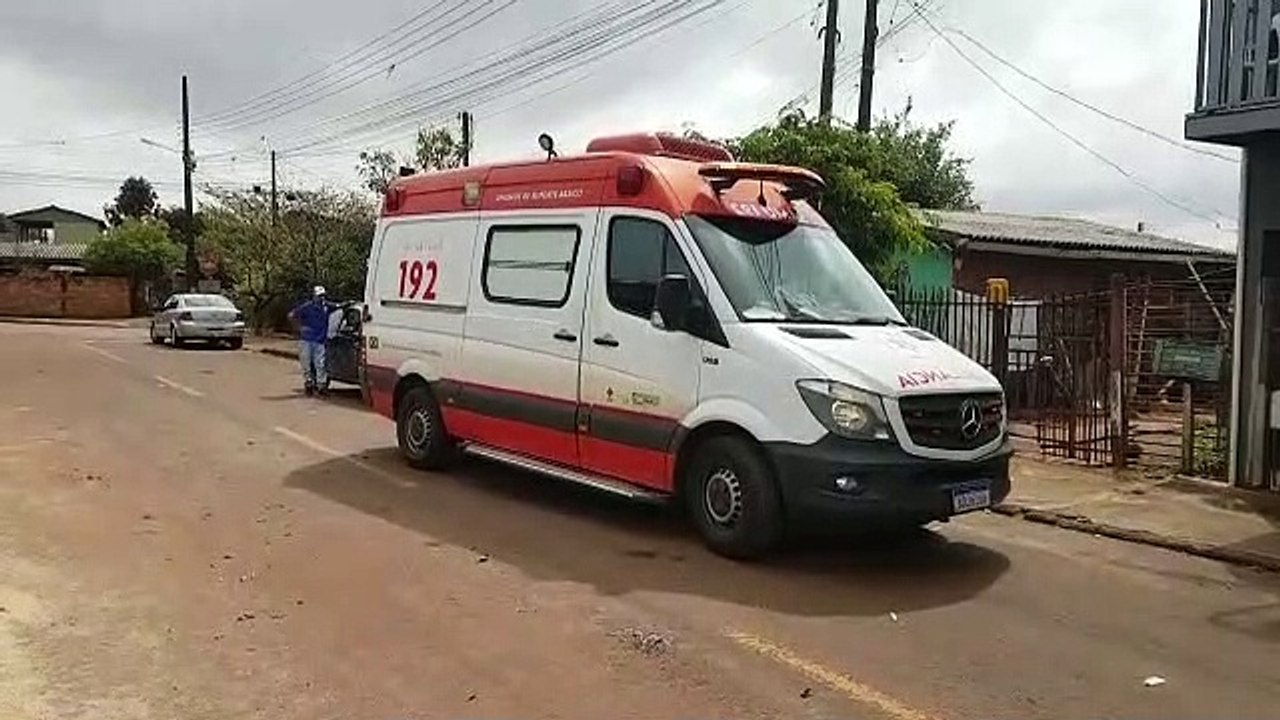 Ato heroico: após entrar em residência em chamas para ajudar vizinhos, homem inala muita fumaça e precisa ser socorrido pelo Samu