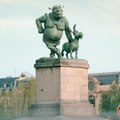 Benoît, roi du photo-montage, a dispersé des statues de la culture pop aux quatre coins de Paris
