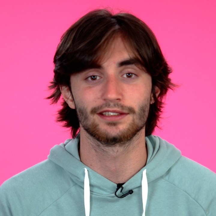 Julien est champion de France de lancer d’avions en papier