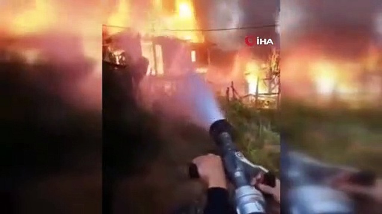 Sinop'ta çıkan yangında 5 ev ile bir ambar kül oldu
