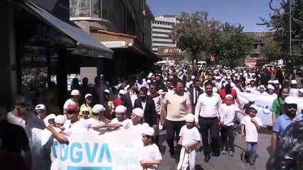 TÜGVA’dan yaz okulu ‘etkinliği’: Takke takılan çocuklar tekbirlerle yürütüldü!