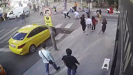 Vatandaşlar yoldan el birliğiyle para topladı: İşte sebebi...