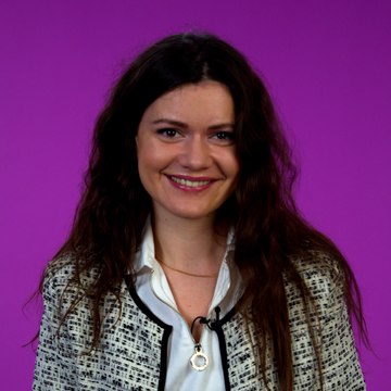 À 23 ans, Constance gravit les plus hauts sommets du monde en hommage à son père décédé d’un cancer du pancréas