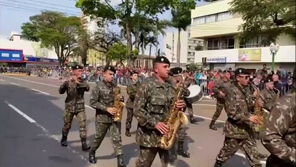 População comparece e acompanha desfile cívico em Apucarana; assista