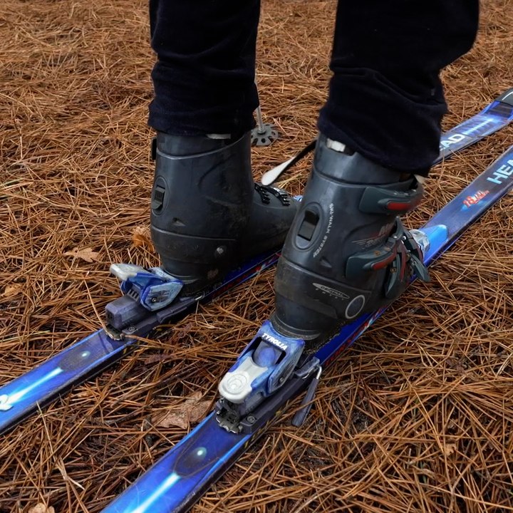 À Arcachon, Dominique entretient une piste de ski à base d'aiguilles de pins