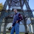 Christian a construit une tour Eiffel en fers à cheval avec son père