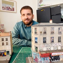 Nicolas, artiste miniaturiste, sauvegarde le patrimoine urbain de Paris