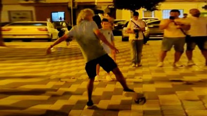 Mágico González pillado jugando en las calles de Él Puerto de Santa María