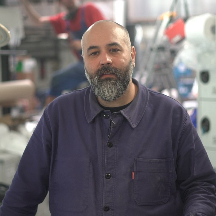 Immersion dans un atelier d'effets spéciaux et de maquillage pour le cinéma