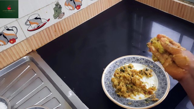 হরিনা চিংড়ি মাছের মুখরোচক বড়া ভাজি রেসিপি