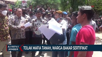 Download Video: Tolak Mafia Tanah, Warga Bakar Ratusan Sertifikat Tanah di BPN