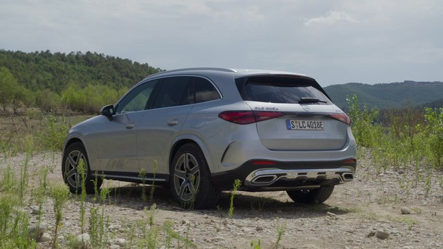 Mercedes-Benz GLC 400 e 4MATIC Exterior Design in High-tech silver