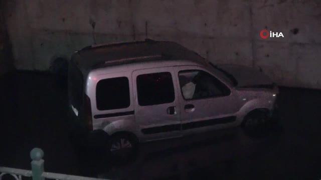 Son dakika haber: Adana'da hafif ticari araç kanala düştü: 1 yaralı