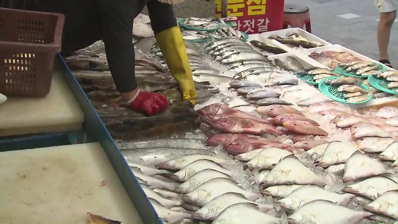 본격 추석맞이 나선 전통시장..."침수 피해 이겨내 다행" / YTN