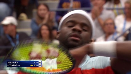 Tiafoe est toujours sur son nuage : le résumé de son quart victorieux contre Rublev en vidéo