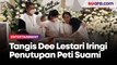 Tangis Dee Lestari Iringi Penutupan Peti  Reza Gunawan, Keluarga Beri Penghormatan Terakhir