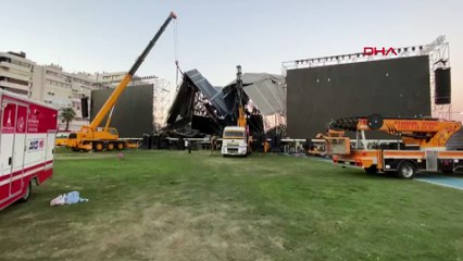 İzmir'de Tarkan konseri için kurulan sahne çöktü!