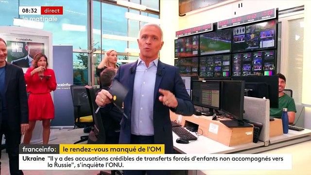 Samuel Etienne amusé par les aléas du direct sur franceinfo