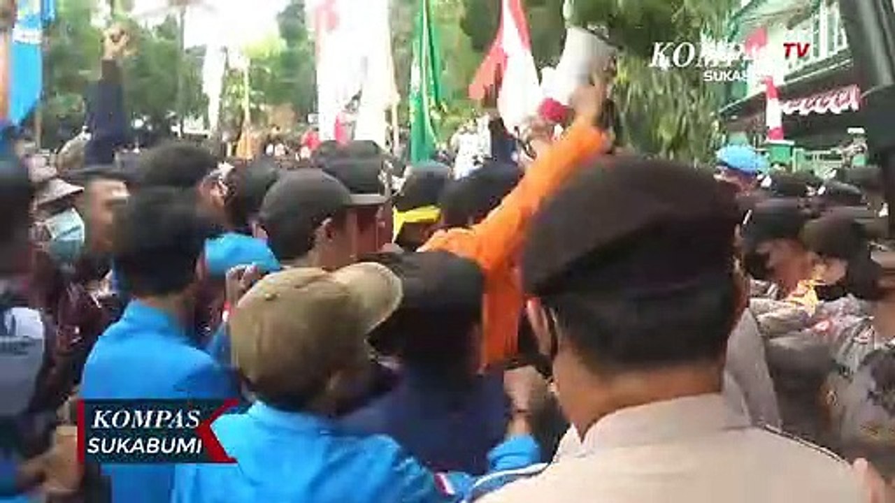 Unjuk Rasa Bem Sukabumi Di Depan Dprd Ricuh Saling Dorong