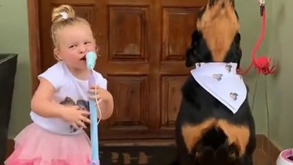 FUNNY VIDEO, little girl sings with her pet dog
