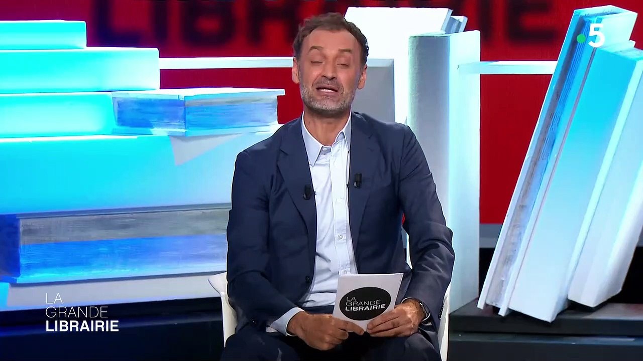 Regardez les débuts d'Augustin Trapenard à la présentation de l'émission littéraire de France 5 "La Grande Librairie" hier soir - Le journaliste remplace François Busnel - VIDEO