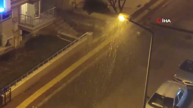 Samsun haber... Samsun'da yağış nedeniyle yollar çöktü, birçok yerde su birikintisi oluştu