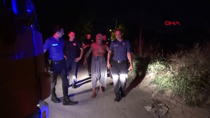 Çıplak girdiği su kanalında çamura saplandı yardım gelen ekiplere küfretti