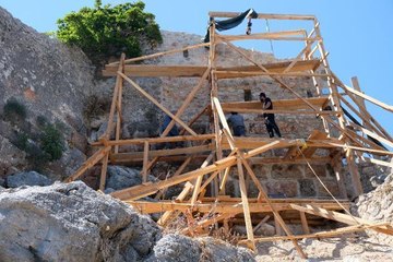 GODİNA'NIN YIKTIĞI TARİHİ KALENİN SURLARINI DEVLET ONARIYOR
