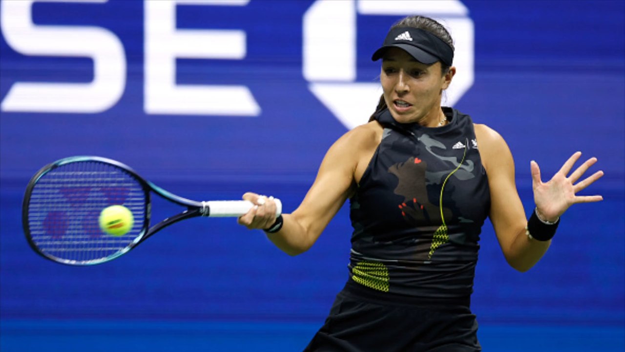 Us open: spielerin trinkt bier auf pressekonferenz