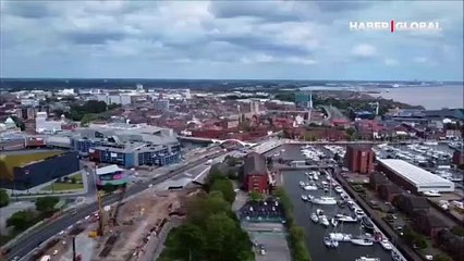 Acun'dan evine Türk bayrağı asan Hull City taraftarının evine ziyaret